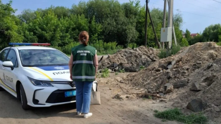 Екологи звернулися в поліцію, бо у Костополі не прибрали насип з відходів